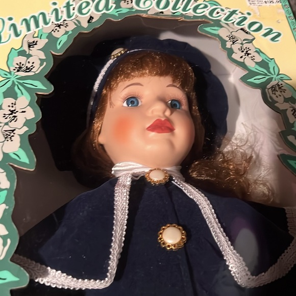 Brand new limited collection LE  CHERI Porcelain doll still in original box - Picture 7 of 7